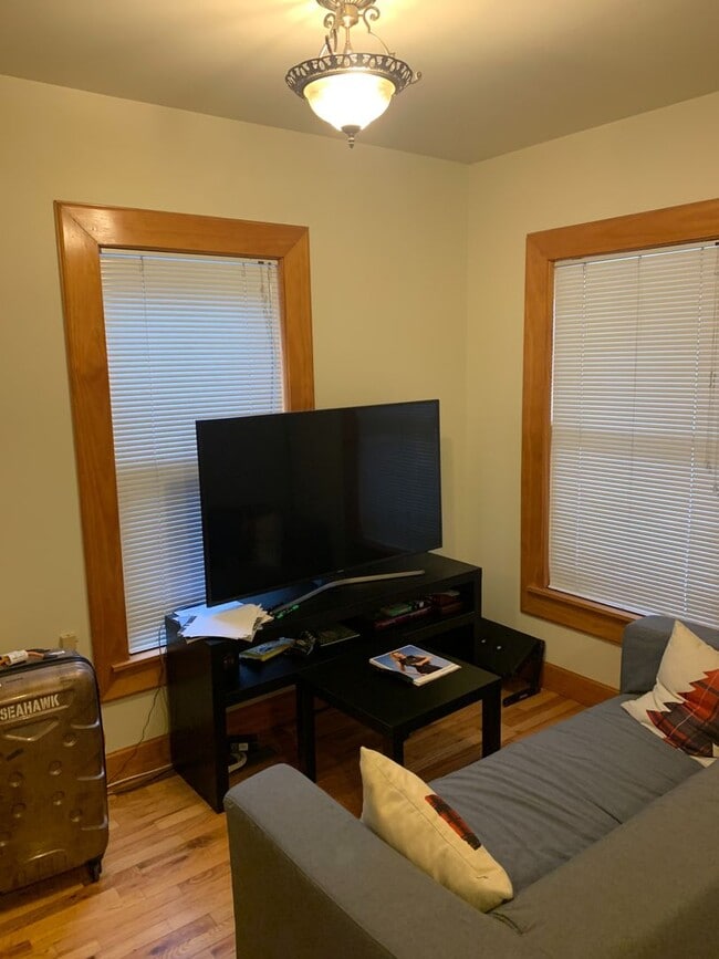 Building Photo - Varsity Management