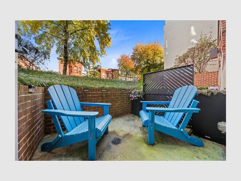 Building Photo - 901 D St NE