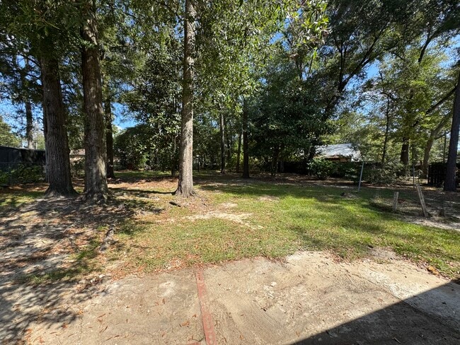 Building Photo - 1204 Fairlane Dr