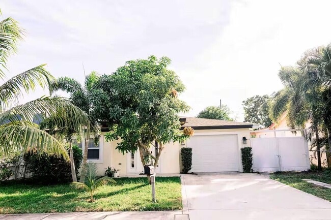 Building Photo - 710 Dobbins St