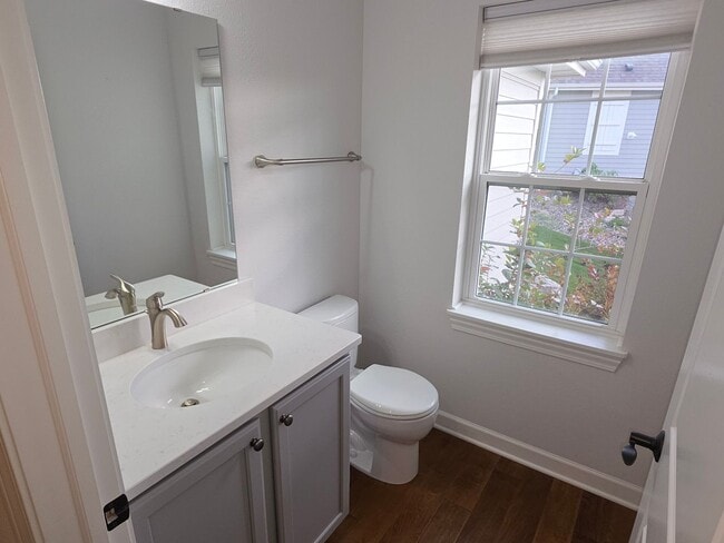 Building Photo - Like New 5 bedroom Pewaukee home in Broken...