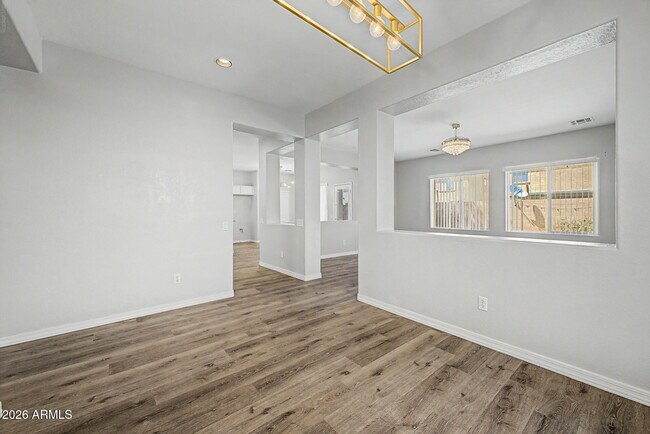 Building Photo - 9442 W Palm Ln