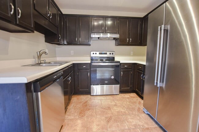 Building Photo - Pet Friendly Three Bedroom!