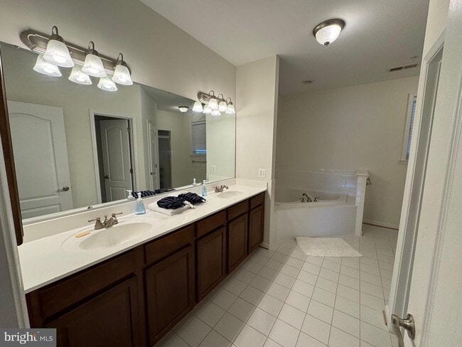 Building Photo - 622 Oyster Bay Pl