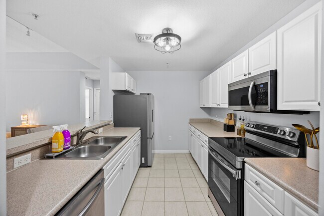 Building Photo - 1203 Town Center Dr