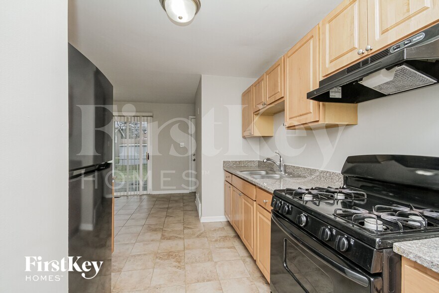 Building Photo - 17621 Grandview Dr