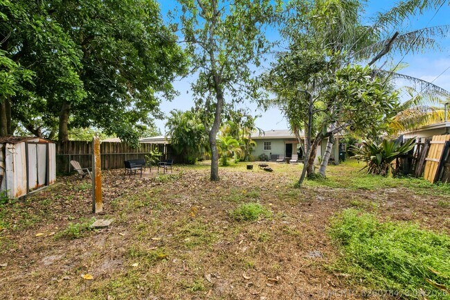 Building Photo - 1532 NW 7th Ave