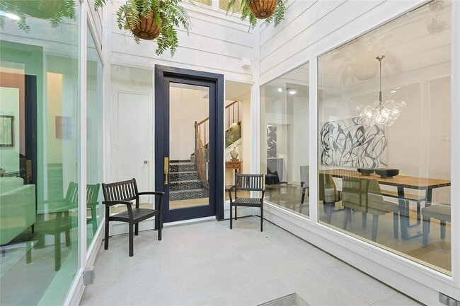 Building Photo - 526 Colquitt St