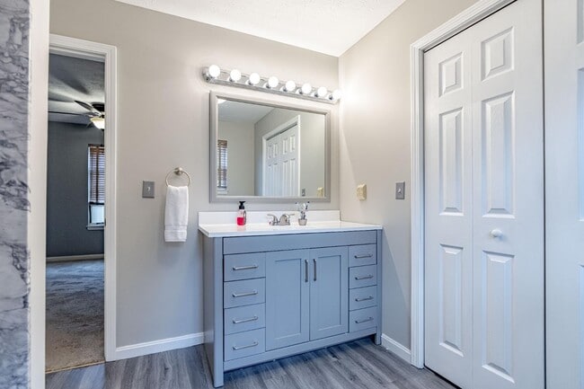 Building Photo - 511 Henry St