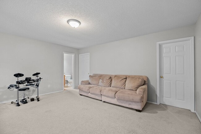 Building Photo - Fantastic 4 Bedroom, 3 Bath home near Brier Creek & RDU, Fenced-in Yard, Bonus Room, Pet Friendly!