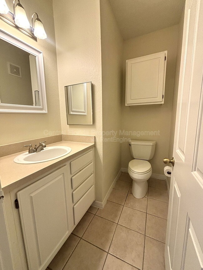 Building Photo - 1711 Shadow View Cir