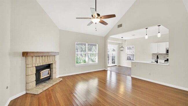 Building Photo - 1613 Country Squire Dr