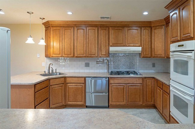 Building Photo - 2250 Delmar Dr