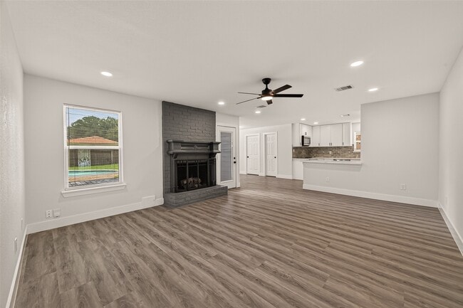 Building Photo - 10011 Pine Pass Dr