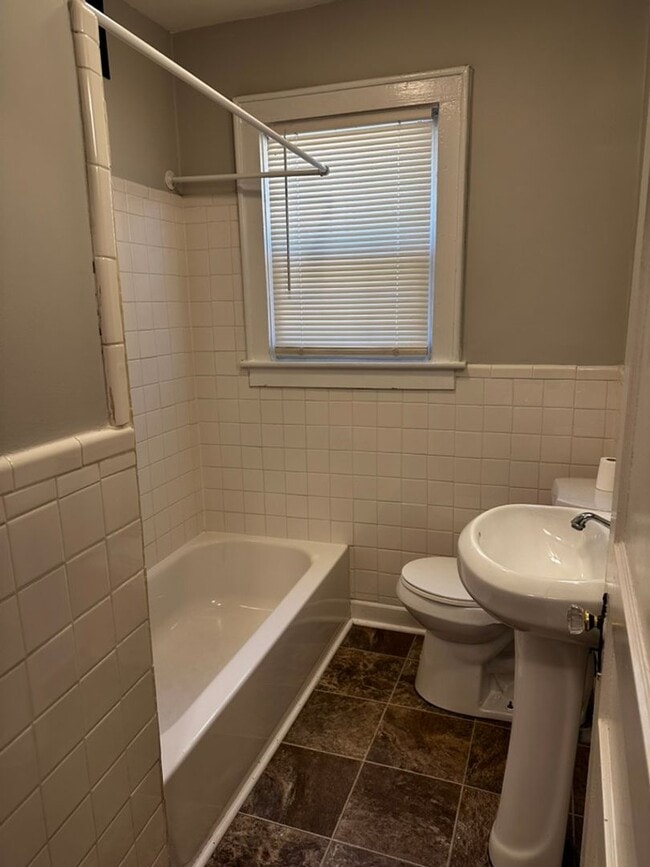 Building Photo - East Nashville 4 Bedroom