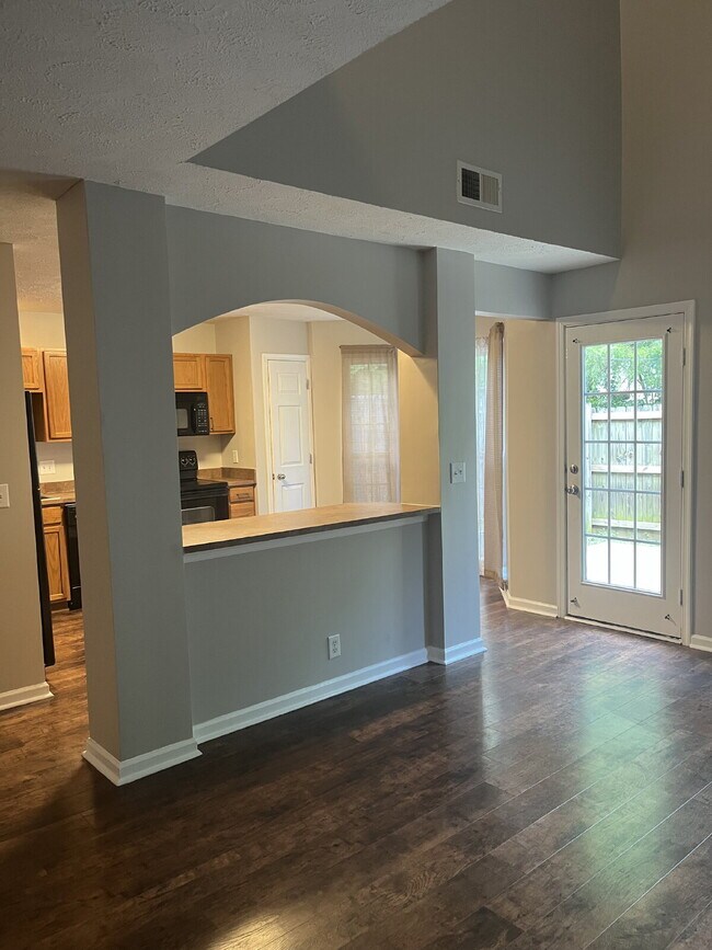 Building Photo - Charming 2 Bed, 2.5 Bath Townhouse in Nashville - Perfect Rental Opportunity!