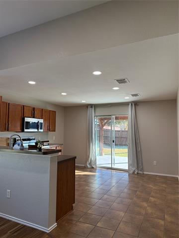 Building Photo - 705 Baldwin Rd