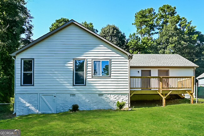 Building Photo - 402 Hawthorne Cir