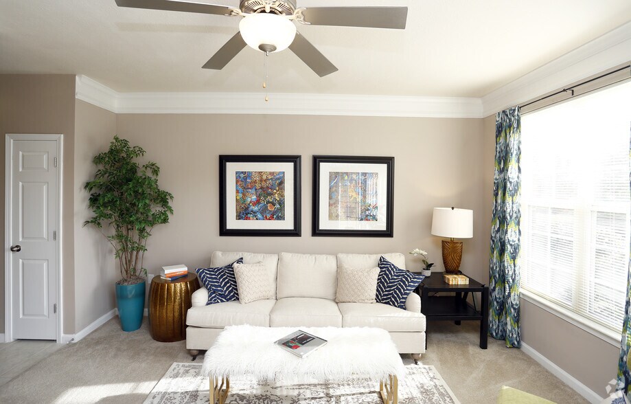 Living Room - Greystone of Noblesville