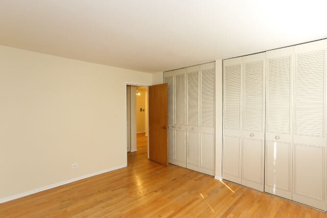 Building Photo - 675 W Wrightwood Ave