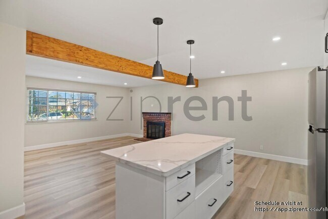 Building Photo - 1396 Saratoga Dr