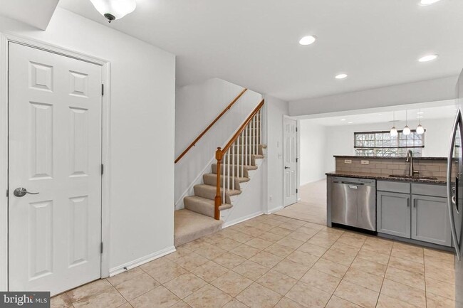 Building Photo - 1407 N Van Dorn St