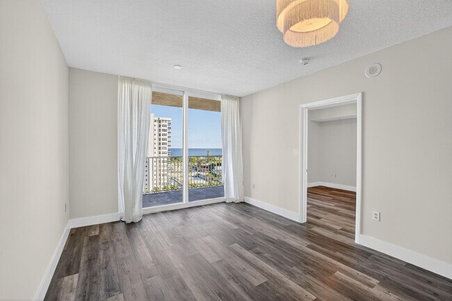 Building Photo - 3020 NE 32nd Ave