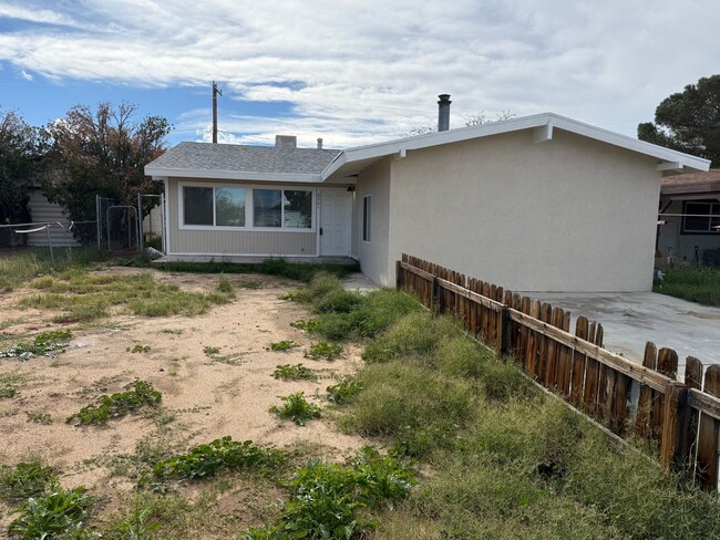 Building Photo - Affordable  3 bedroom house in Inyokern