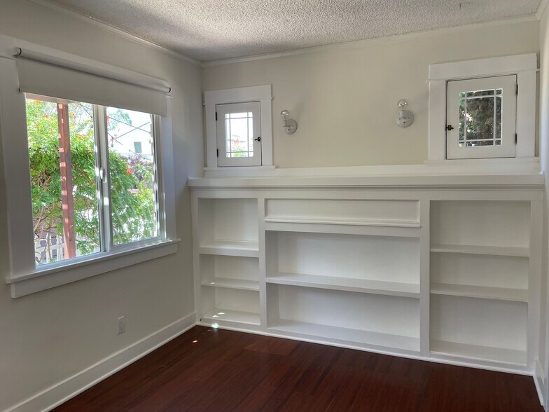 S end of living room into bedroom - 3532 Helms Ave