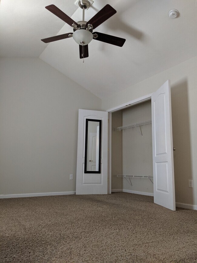 Building Photo - Luxury End-Unit Townhome in Cedar Point, North Harrisonburg!