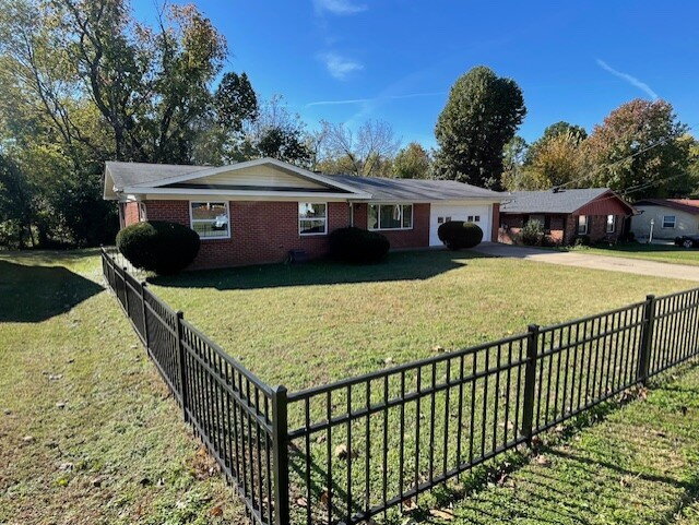 Building Photo - 209 Sanders Ave