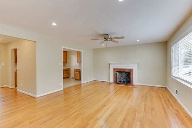 Building Photo - 1701 Meredith Rd