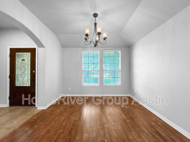 Building Photo - 4235 Fairmeadow Dr