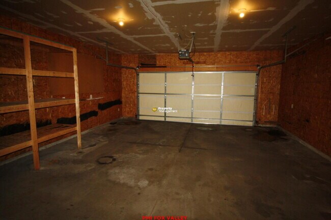 Building Photo - 3 Bedroom, 3 Bath Duplex in Greenville