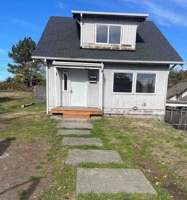 Building Photo - 3 Bed, 1.5 Bath Home in Tacoma! **MOVE IN SPECIAL** $500 OFF First Month Rent!!