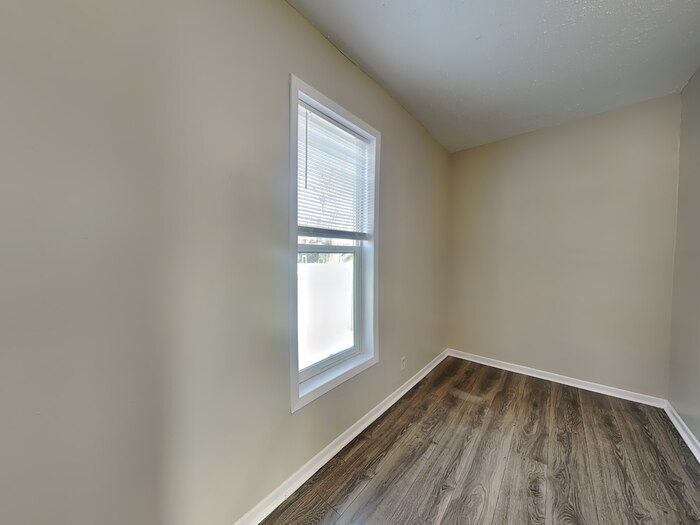 Building Photo - 1115 19th Ave NE