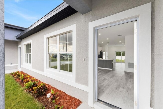 Building Photo - 835 Colville Dr