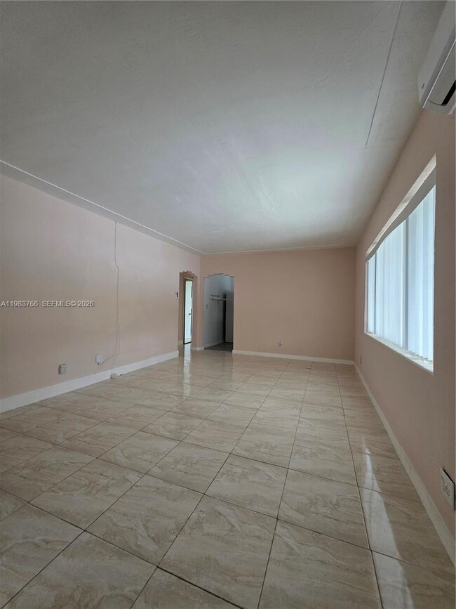 Building Photo - 1 Esplanade Dr