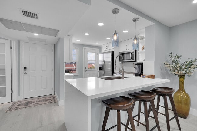 Building Photo - 2871 N Ocean Blvd