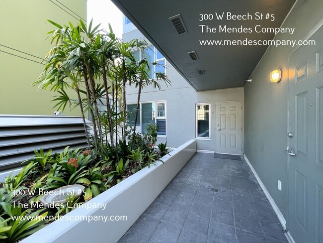 Building Photo - 300 W Beech St