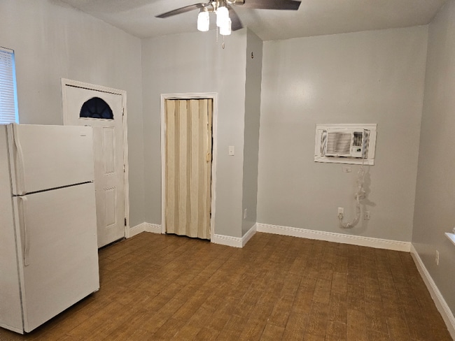 Building Photo - 1511 N Dupre St