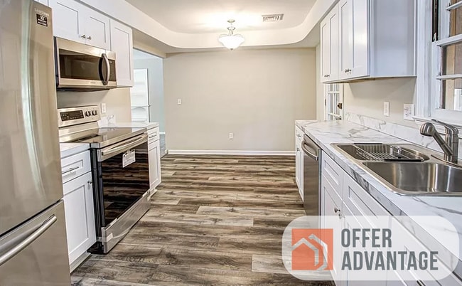 Building Photo - 7072 Oakwood Rd