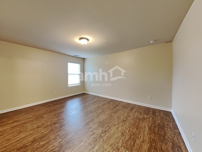 Building Photo - 3525 Mica Cir SE