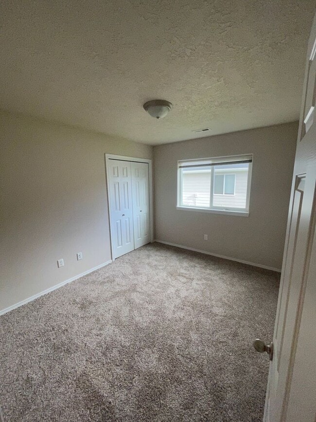 Building Photo - 917 W Ellendale Ave