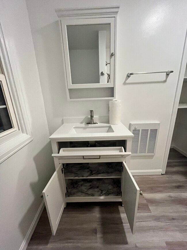 Building Photo - 425 Dorset St