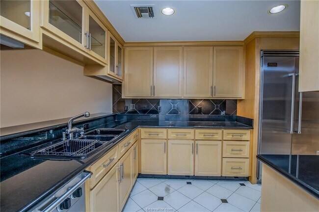 Building Photo - 45 Briar Hollow Ln