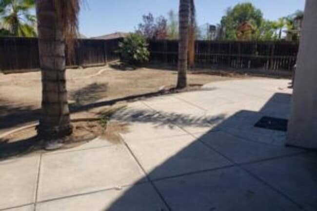 Building Photo - Large Orange Crest 5 bedroom 4.5 bathroom