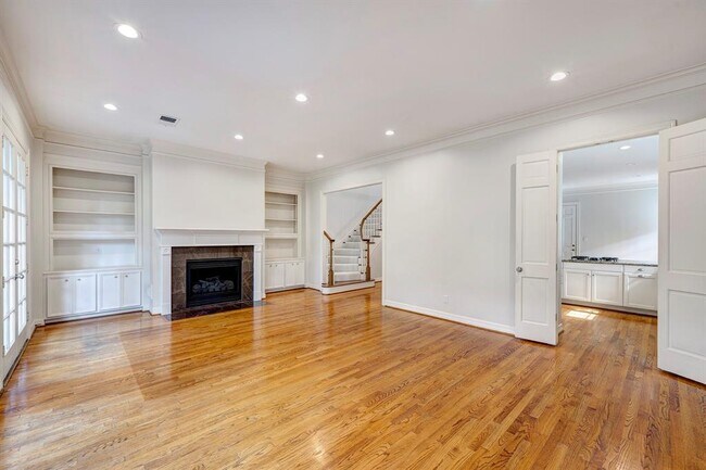 Building Photo - 2709 Wroxton Rd