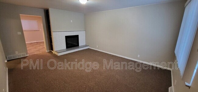 Building Photo - 205 Scott Ave