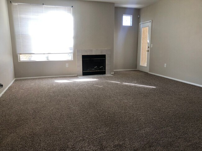 Building Photo - Great Condo, Convenient Location in a Gated Community